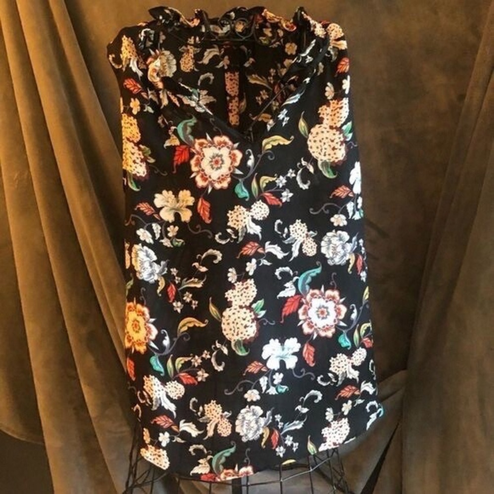 Violet & Claire Black Floral Ruffle V-Neck Camisole